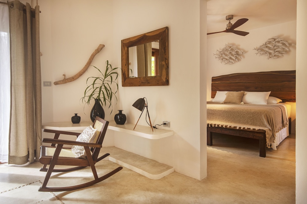 Carita Hotel & Residence 35/50