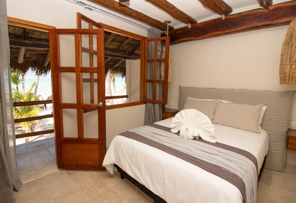 Deluxe, Queen Bed, Sea View, Amaite Hotel And Spa 2/7