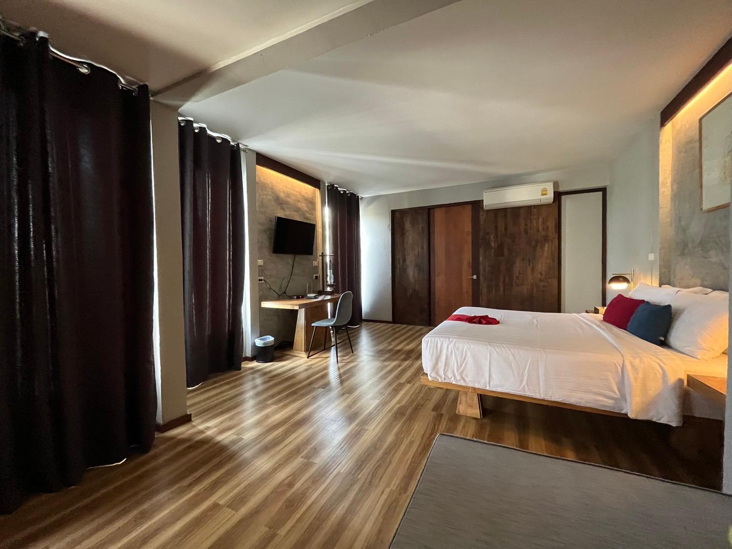 Deluxe, Suite