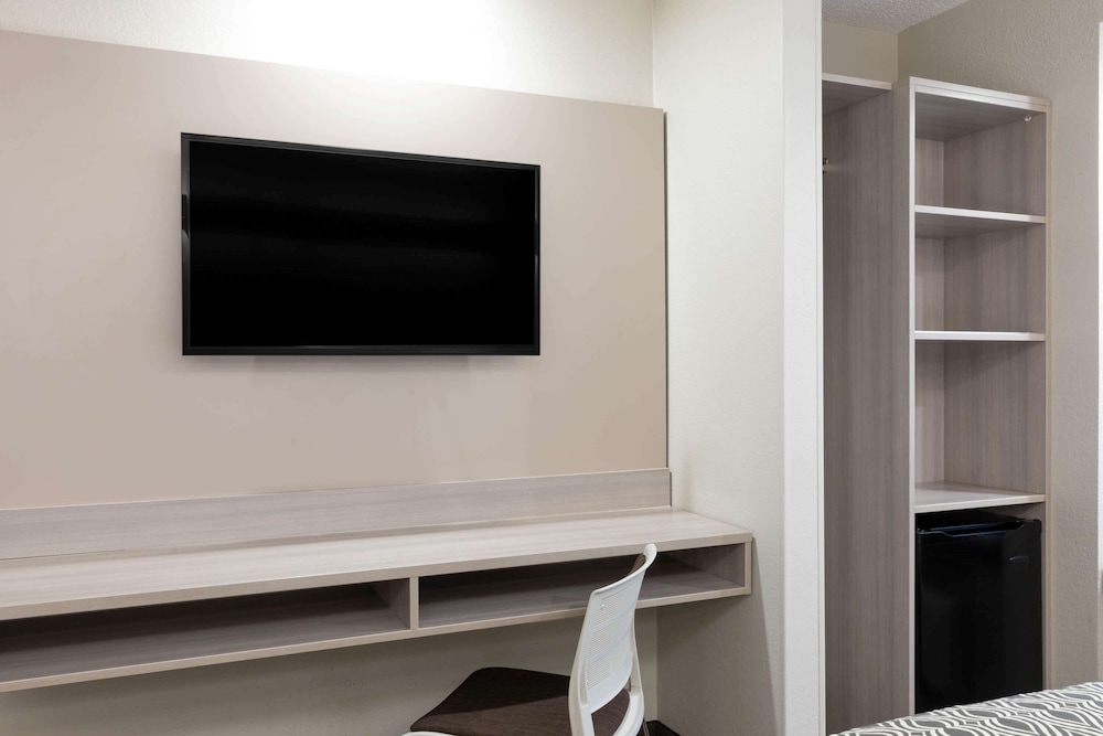 Microtel Inn Suites By Wyndham Atlanta Buckhead Area 14/24