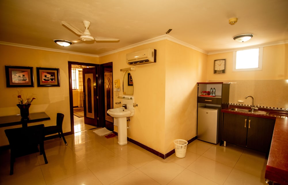 Urban Rose Hotel and Apartment 46/64