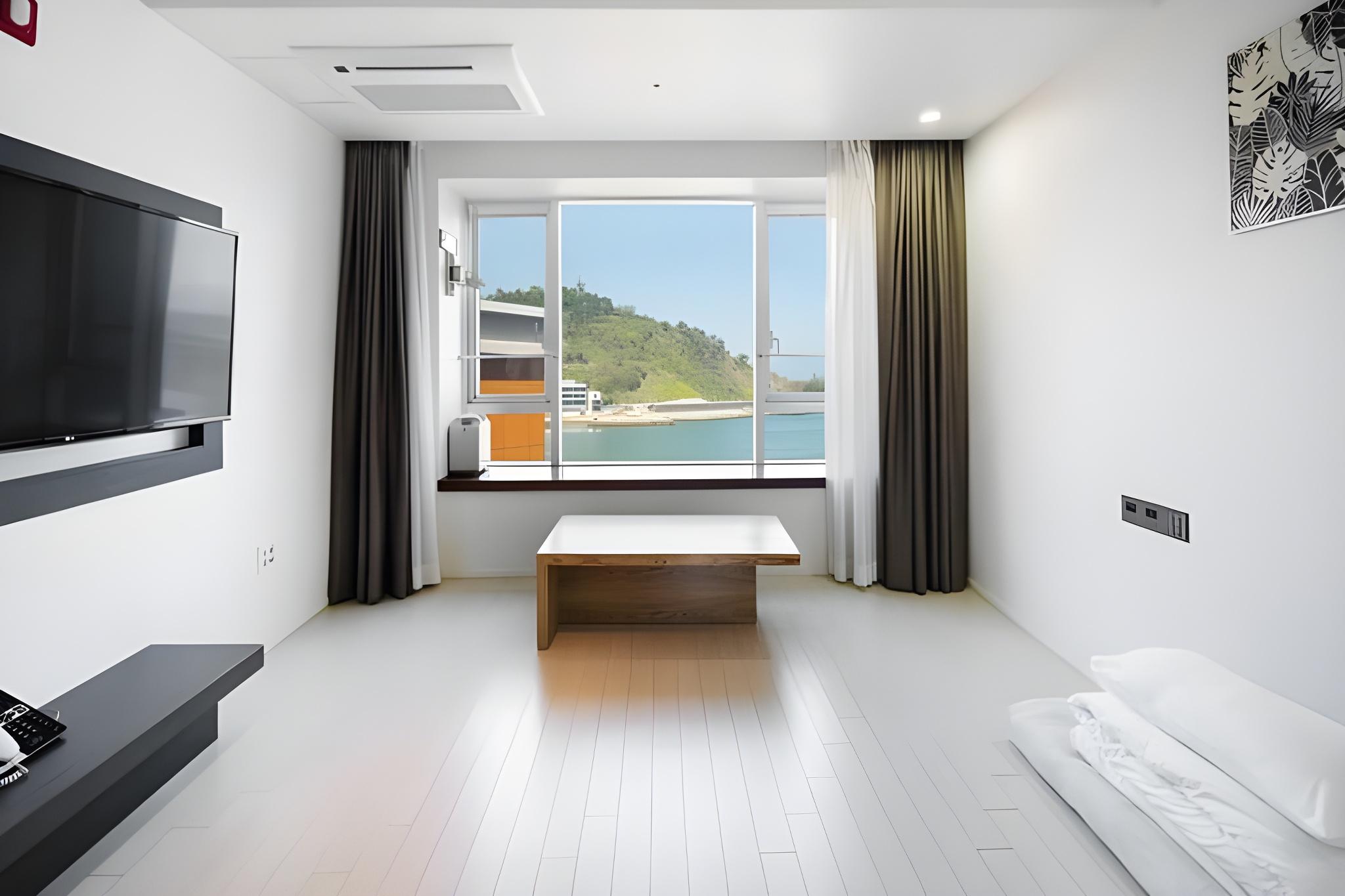 Ondol, Standard, Partial Ocean View, Pool Access