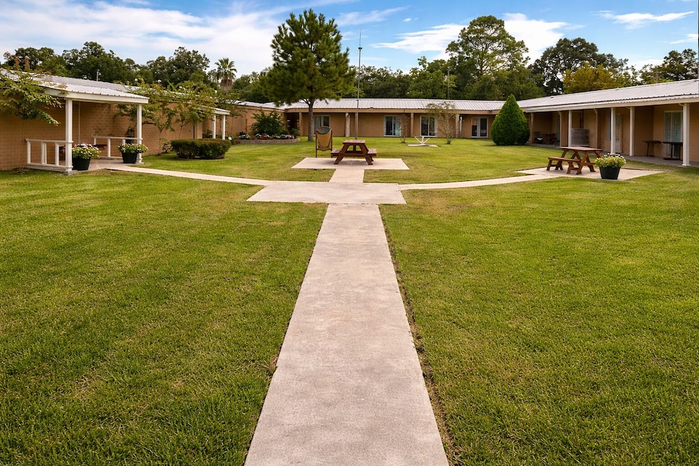 Alvin Extended Stay 58/62