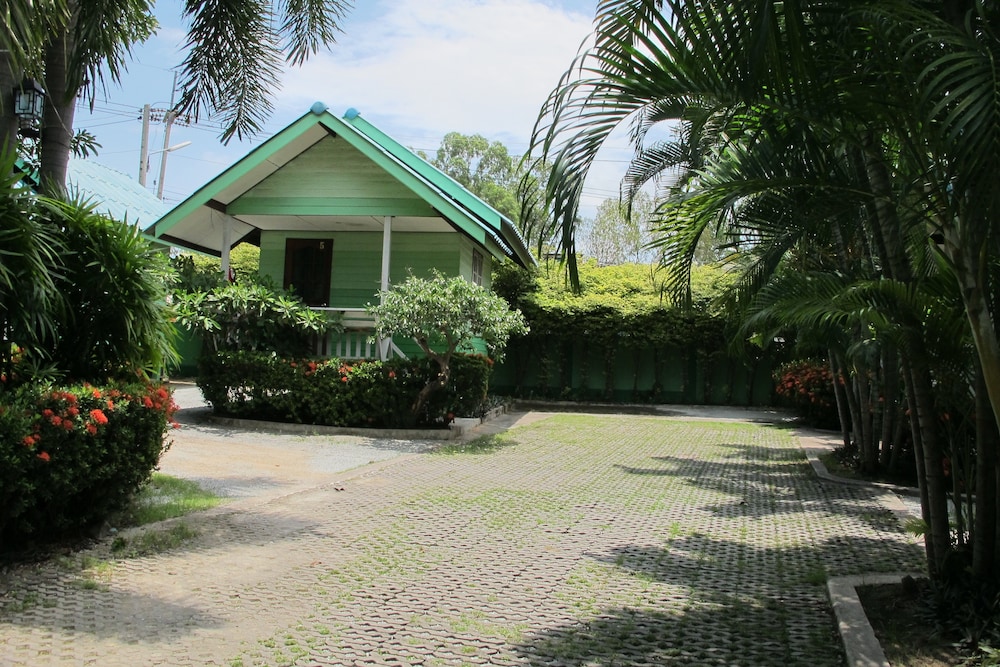 The Green Resort Sri Racha 7/20