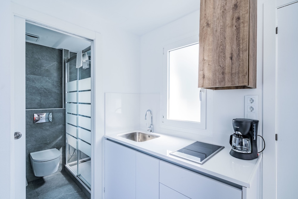 1 BEDROOM, FAMILY, STUDIO