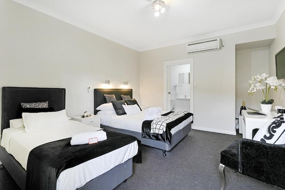 Airport Hotel Sydney 25/40