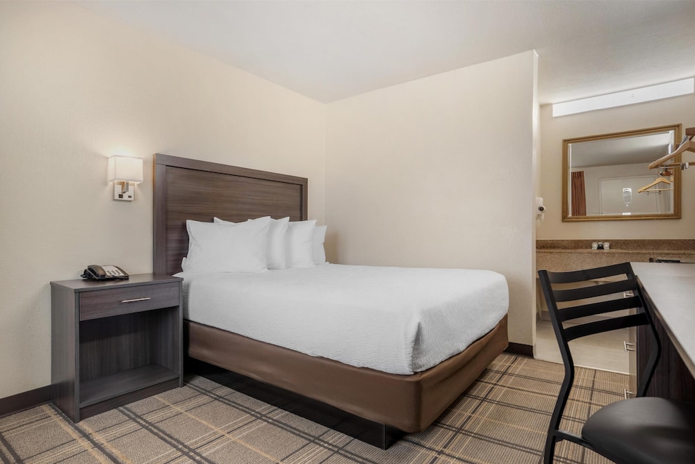 SureStay by Best Western Gonzales 10/26