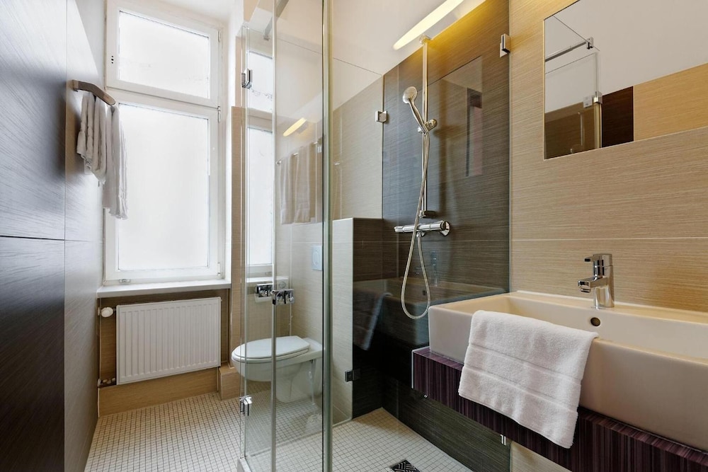 Ballhaus Berlin Hostel 13/65