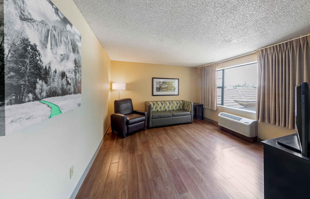 Extended Stay America Suites Los Angeles Arcadia 35/51