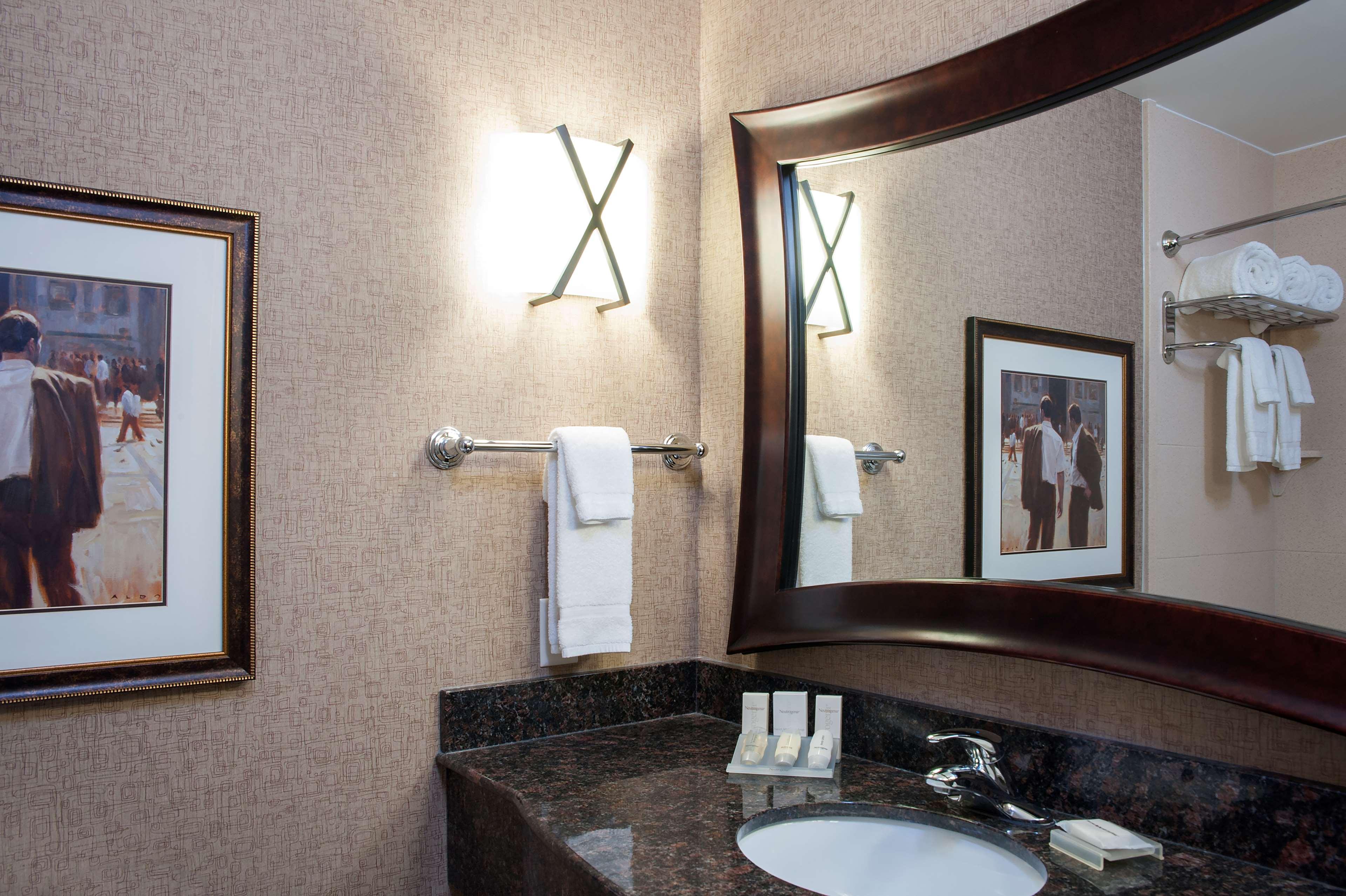 1 Bedroom, Suite, King Bed, 1.5 Bathrooms, Jetted Tub