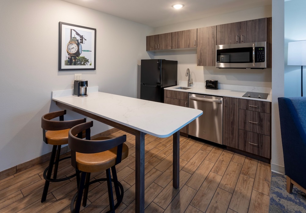 GrandStay Hotel & Suites Algona IA 16/22