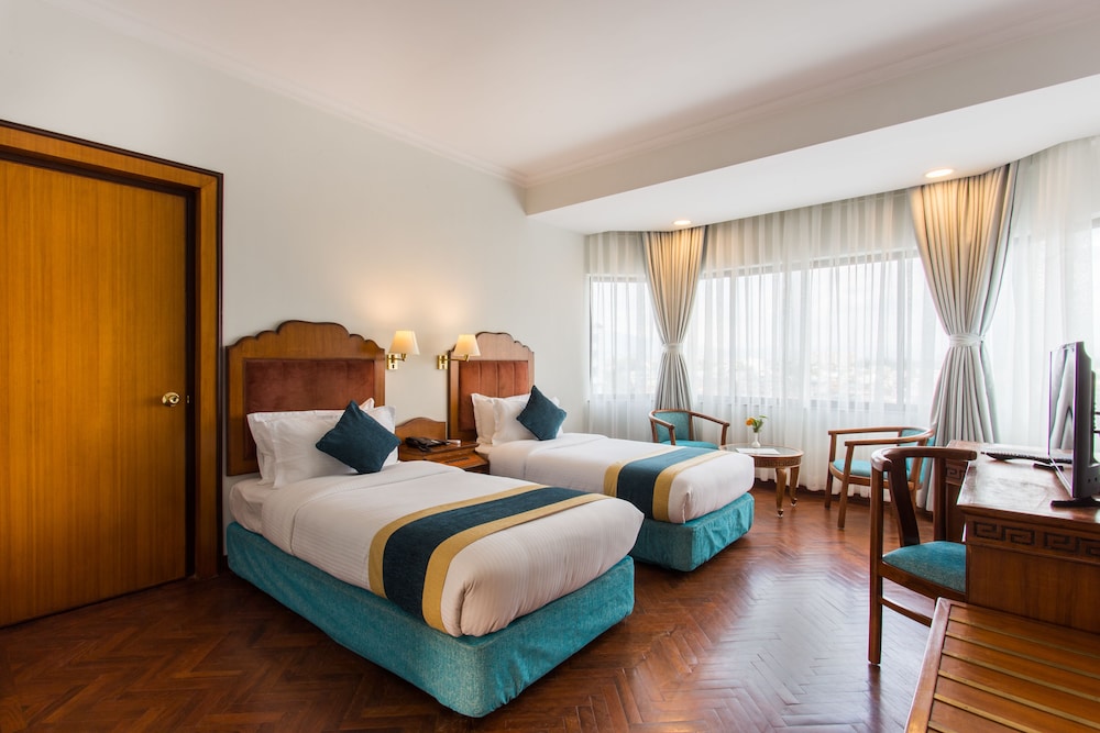 DELUXE, TWIN BEDS