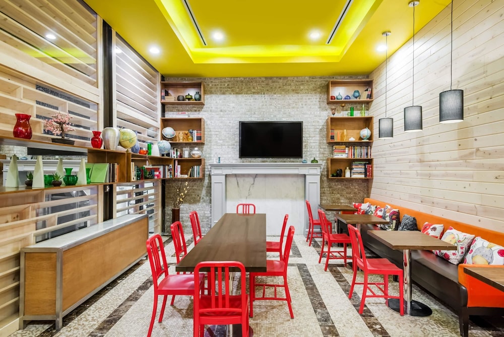TRYP by Wyndham New York City Times Square Midtown 36/44