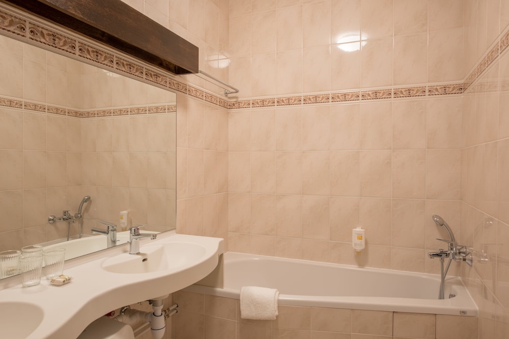 Le Central Boutique Hotel Beaune Centre 44/50