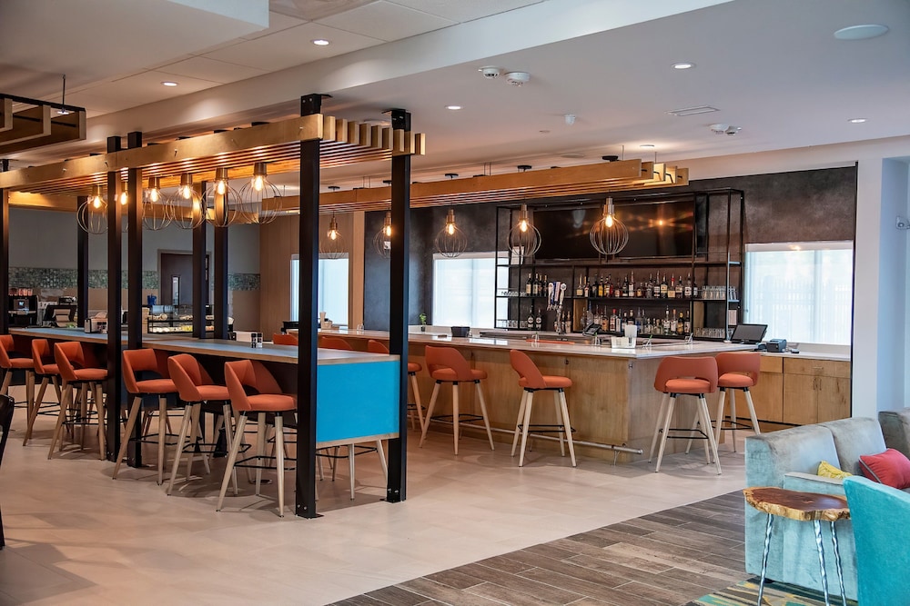 Holiday Inn Suites Savannah Airport Pooler 59/74