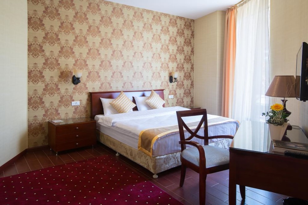 DIAMOND HOUSE HOTEL 13/42