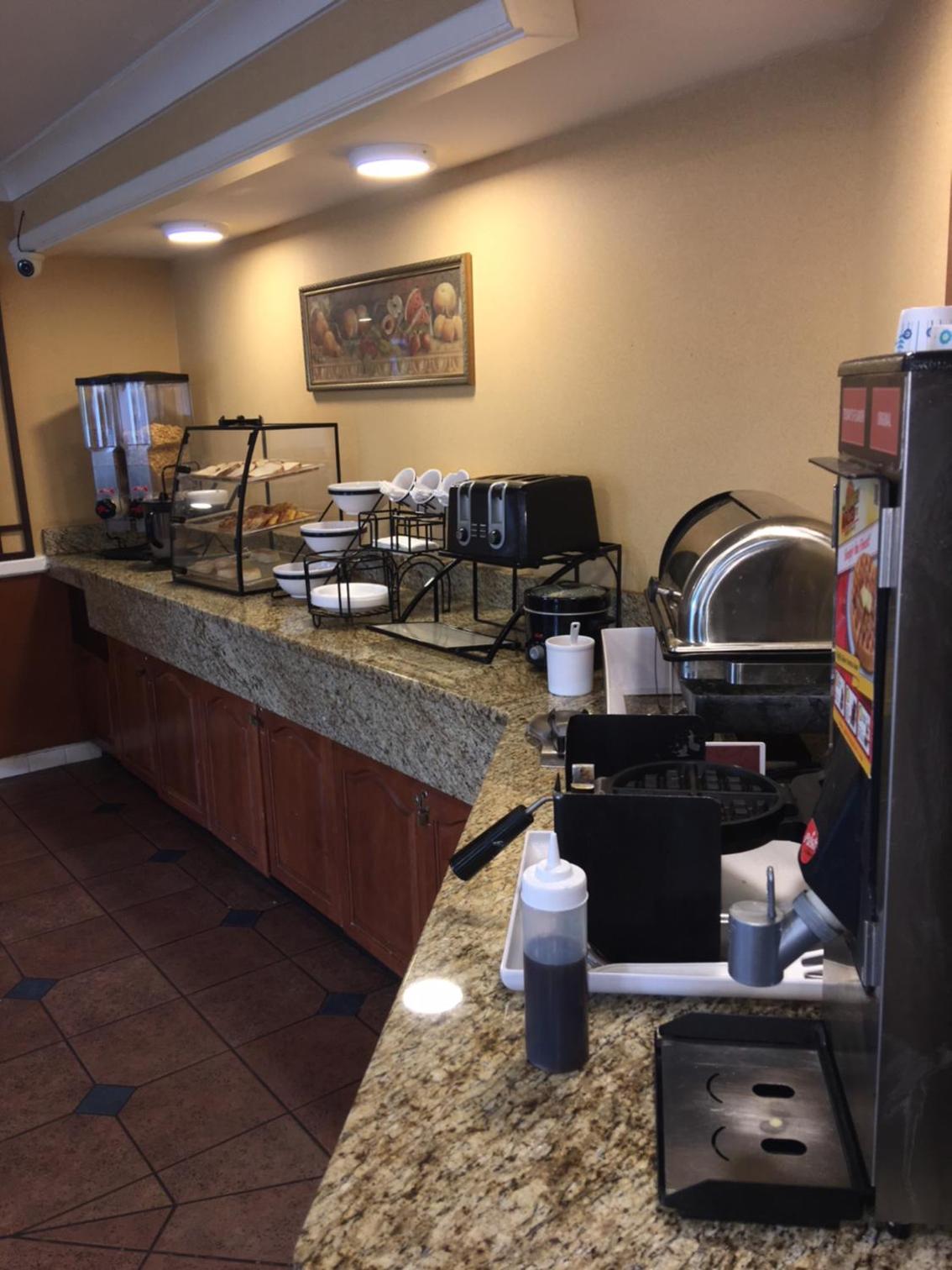 America's Best Inn Of Fairfield/Birmingham 20/21