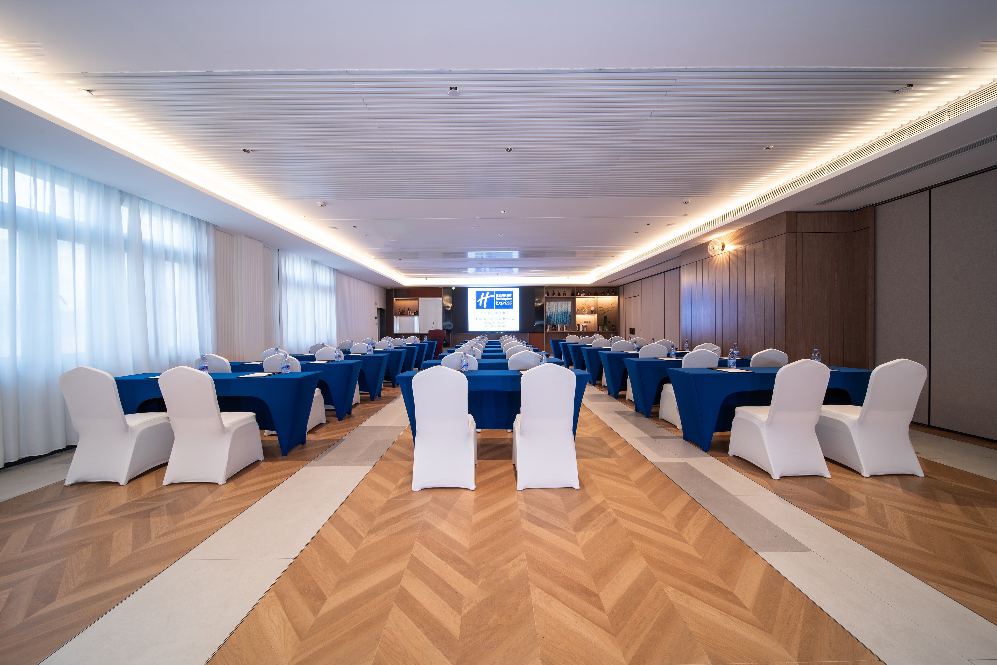 Holiday Inn Express Shanghai Pujiang Lianhang Road 33/34