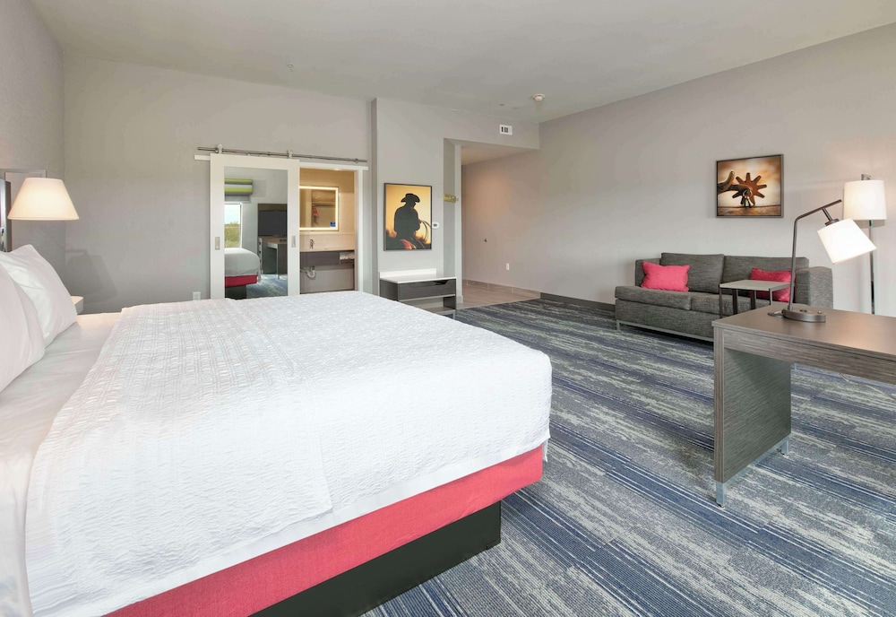 Hampton Inn & Suites Dalhart 11/27
