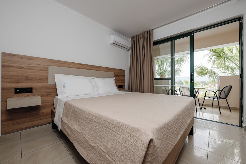 1 BEDROOM, FAMILY, POOL VIEW