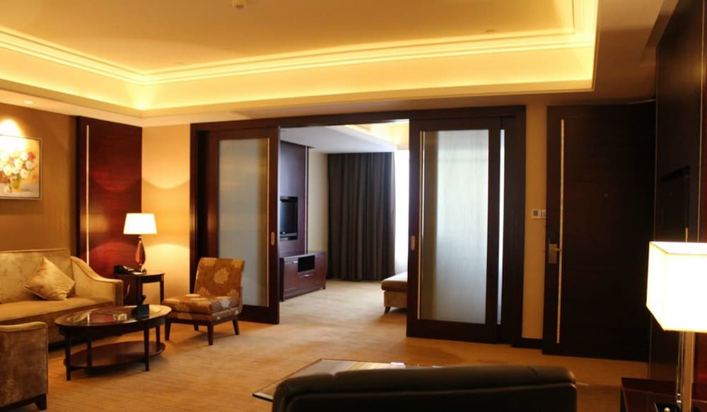 Venus Royal Hotel Formerly Kirin Parkview Hotel 23/28