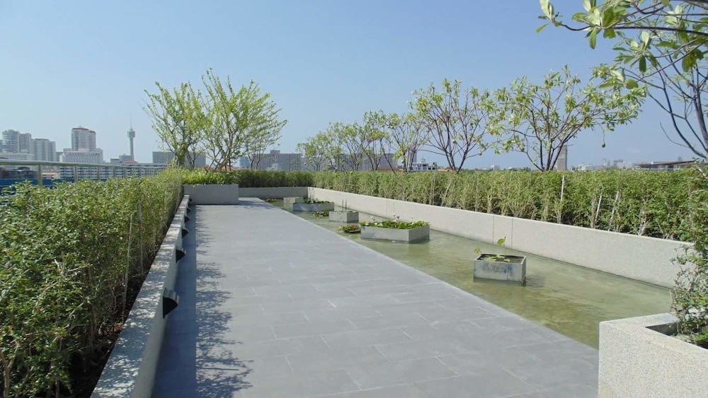 Acqua Condominium 44/50