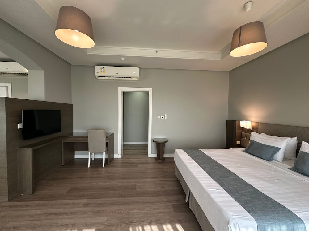 كورنيش لورين سويتس(Loren Suites Corniche) 14/50