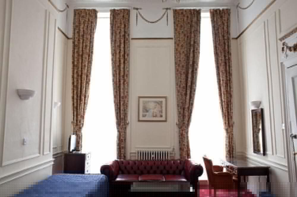 ROSE COURT HOTEL 26/49