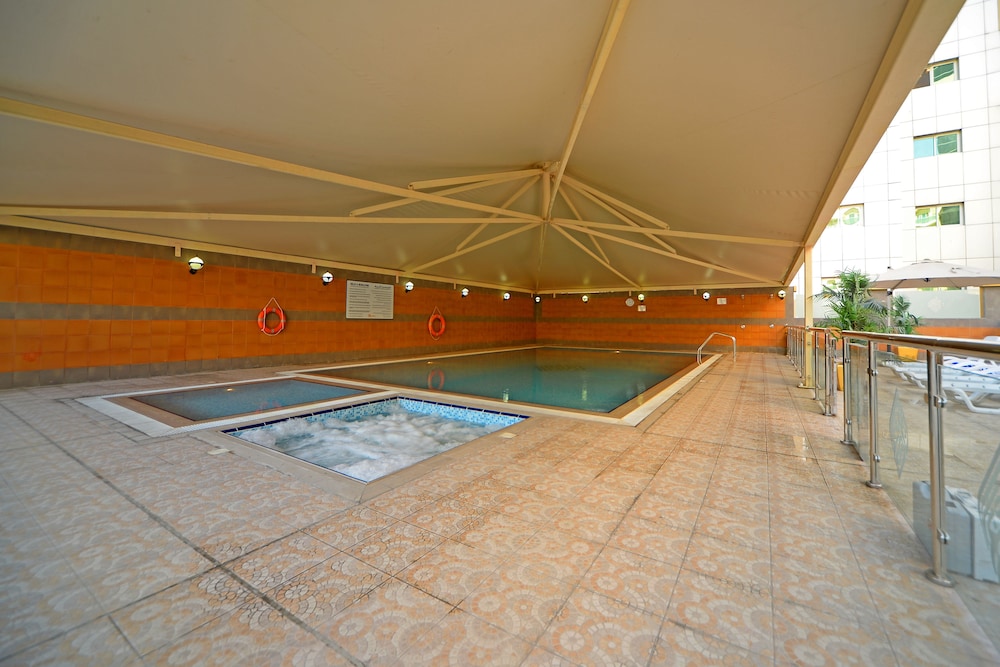 swimming pool spa
