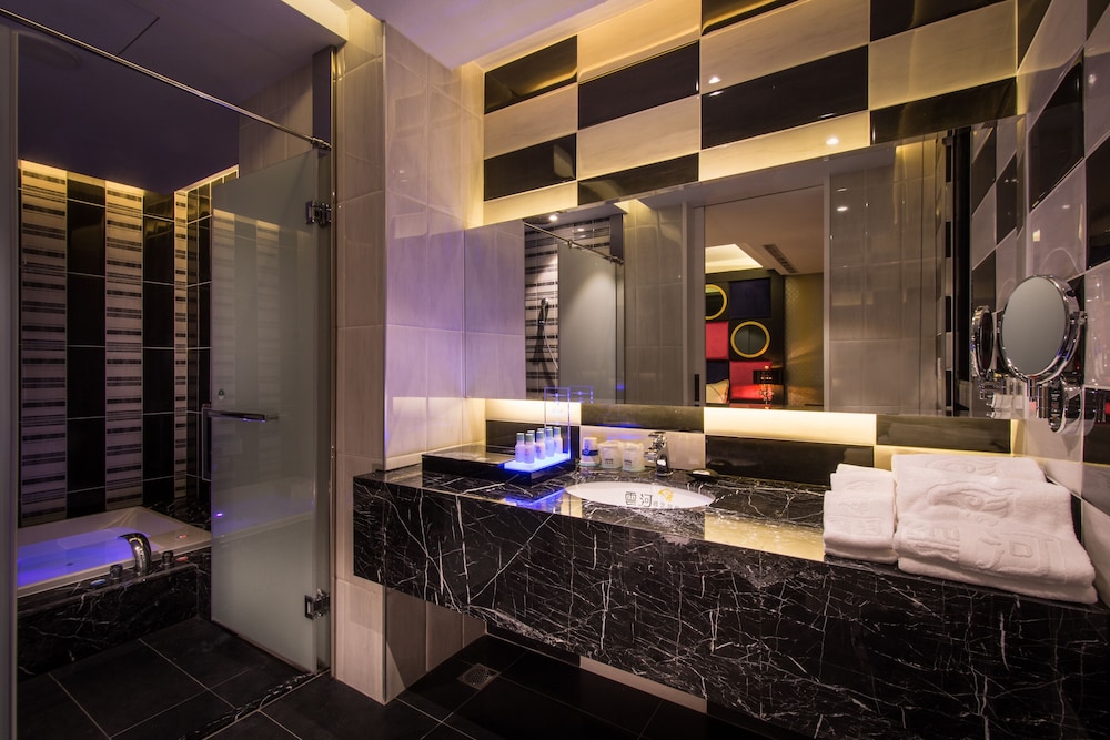 Uher Luxury Resort Hotel 46/50