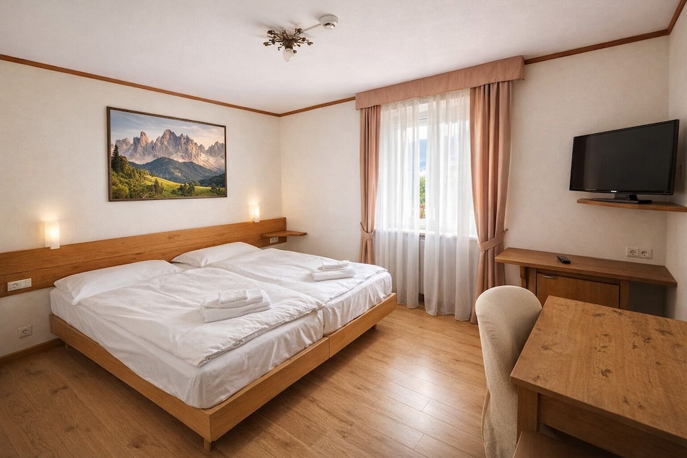 PARC HOTEL VICTORIA CORTINA 17/58