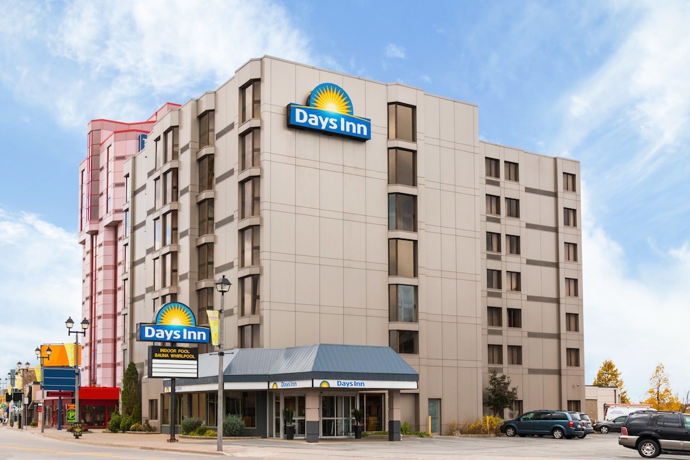 Days Inn By Wyndham Niagara Falls Near The Falls 3/44