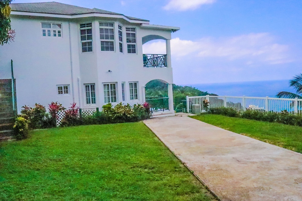 Pink Rock Bed & Breakfast 51/58