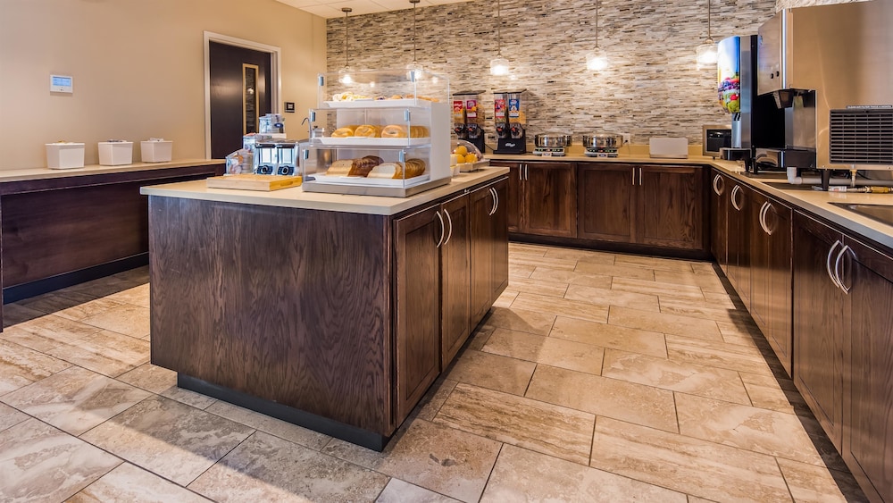 Best Western Plus Bolivar Hotel & Suites 35/46