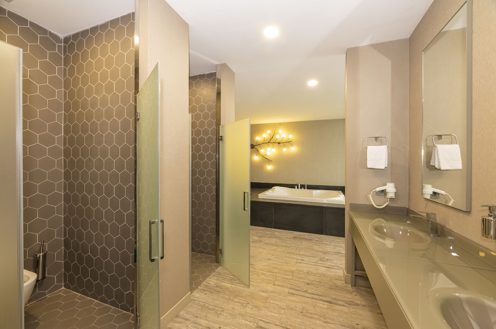 Agora Suites 26/67