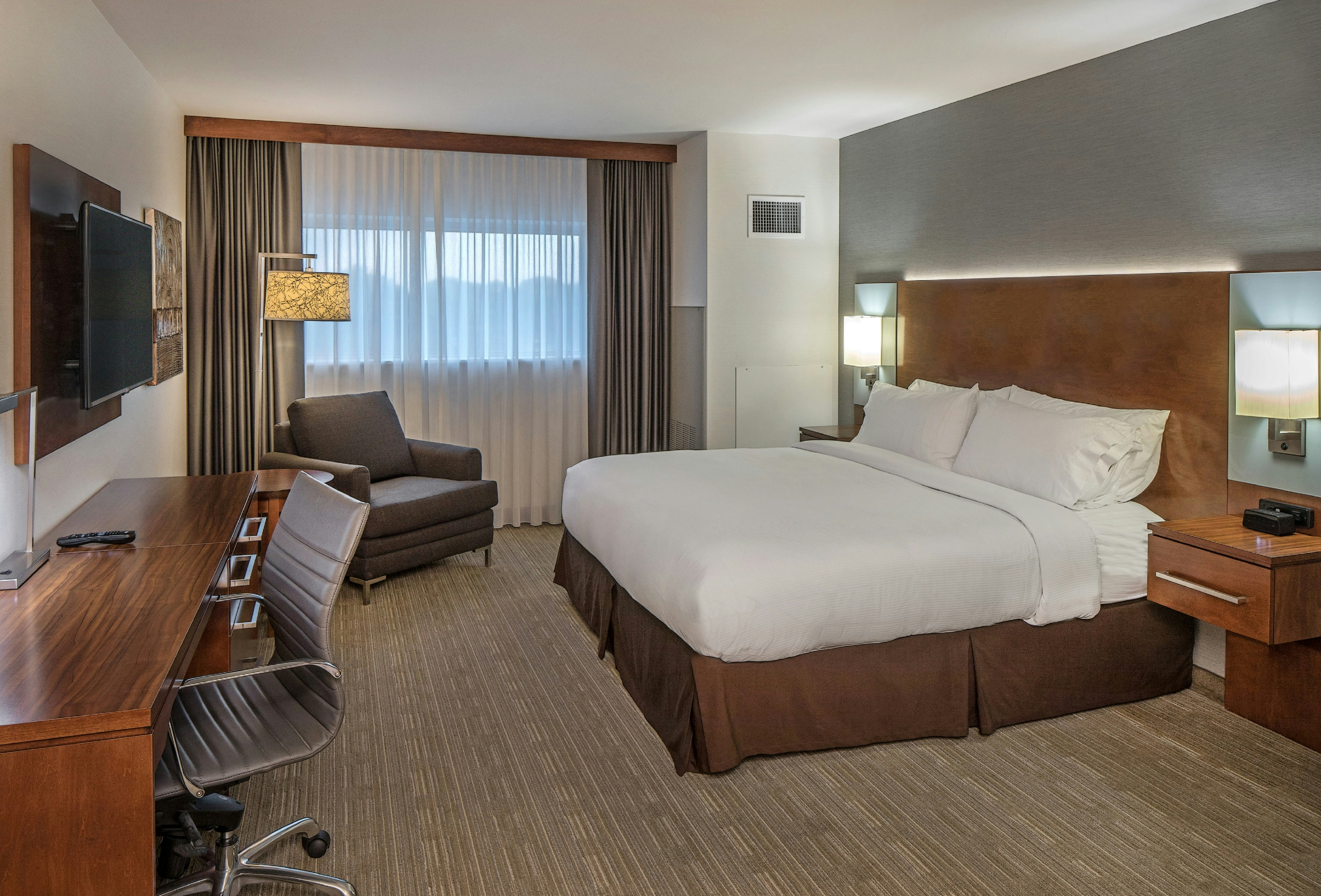 ROOM, KING BED