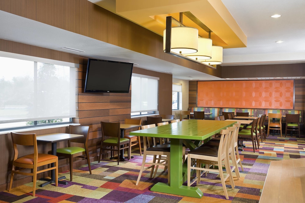 Fairfield Inn Suites Lexington Keeneland Airport 19/21