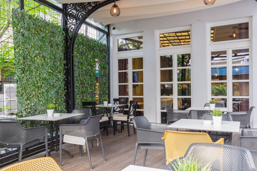 Public House Hotel 35/50