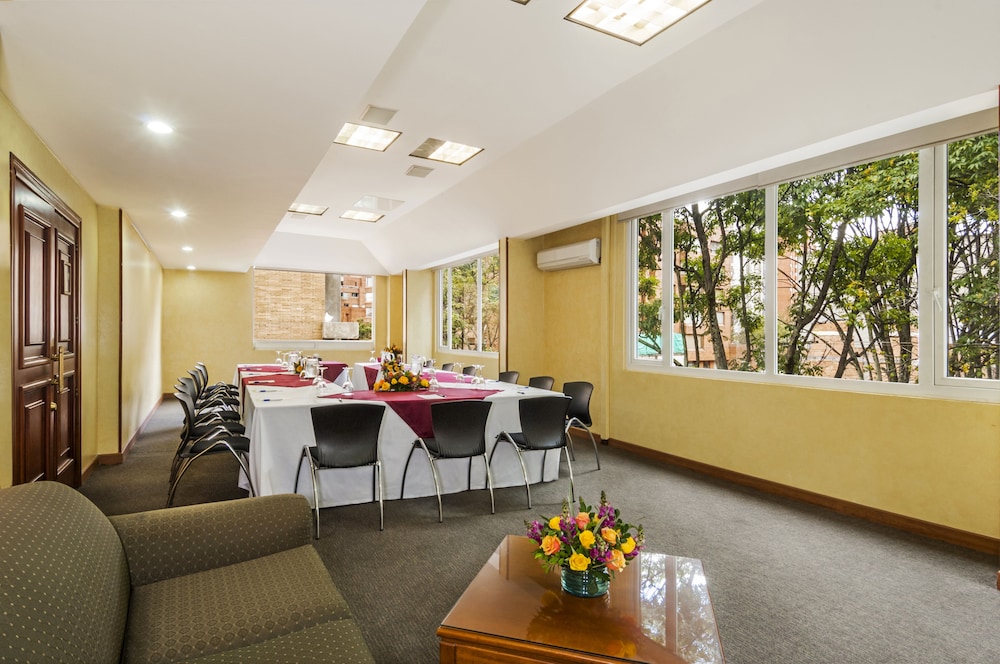Hotel Porton Bogota 12/81