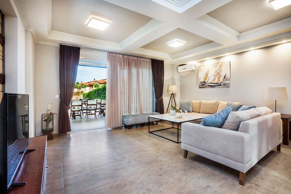 Sunny Villas And Spa 41/50