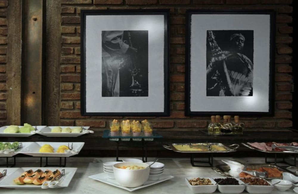 Melia Recoleta Plaza 9/73