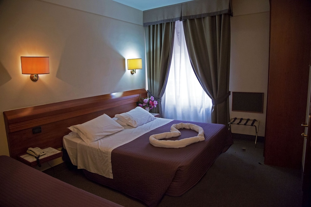 Arcadia Hotel 32/48