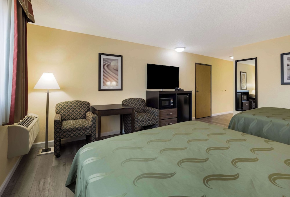Quality Inn and Suites Medford Airport 36/51