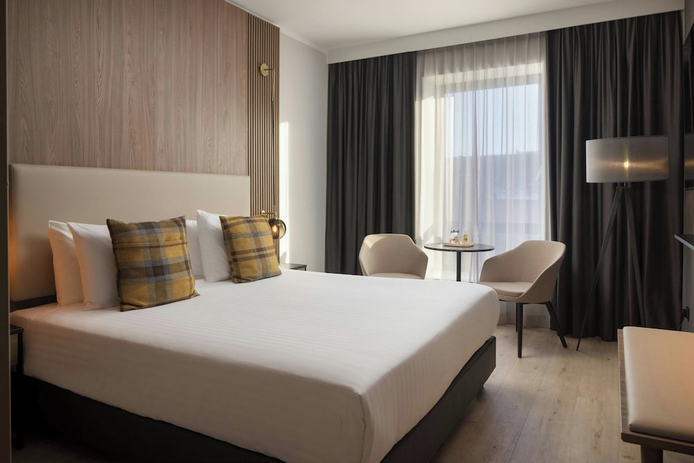 AC Hotel Inverness 20/60