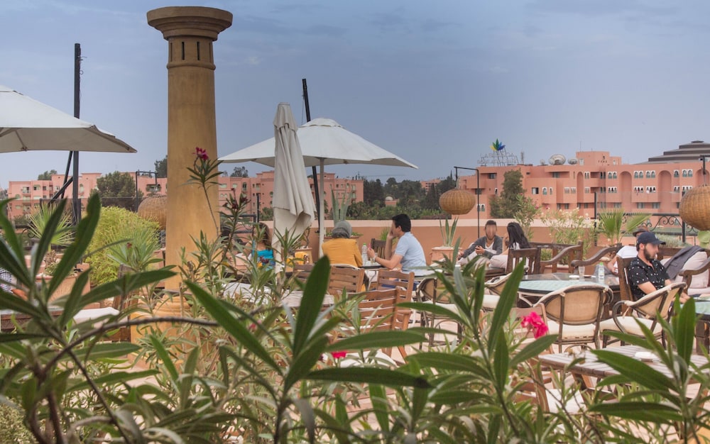 Amani Hotel Suites & Spa 80/85