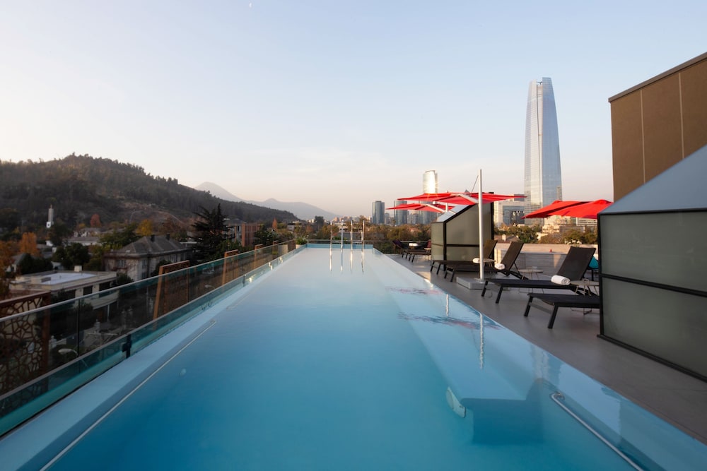Ladera Hotel 46/50