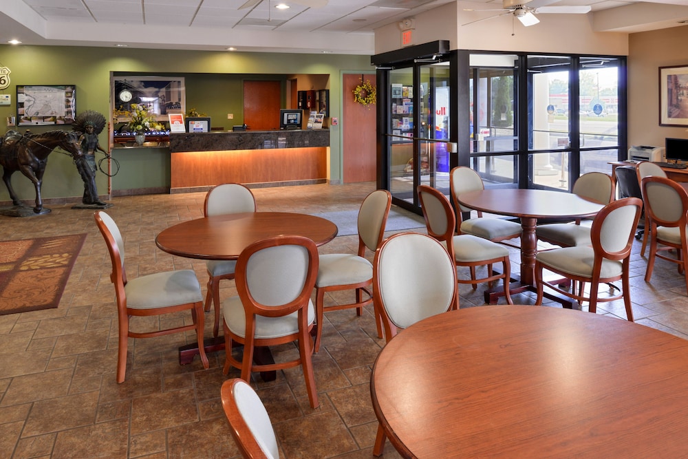 Country Hearth Inn & Suites Edwardsville St. Louis 41/51