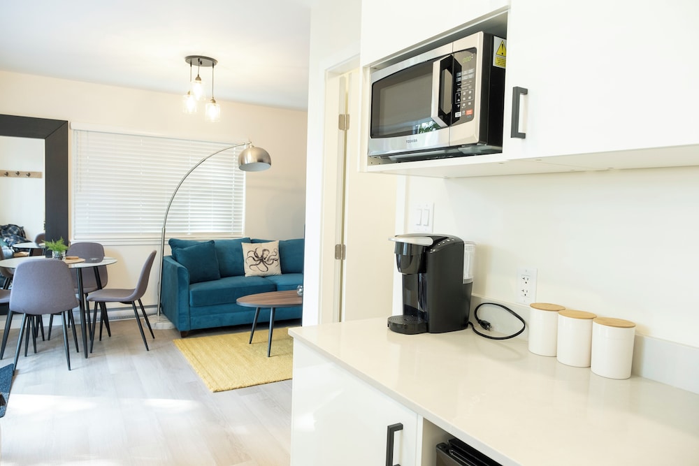 The Francis Boutique Inn 56/67