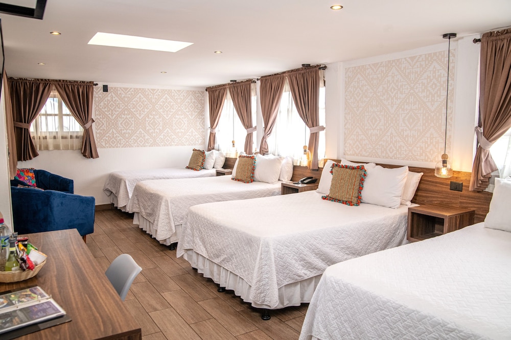 LAS CAMELIAS INN 16/50
