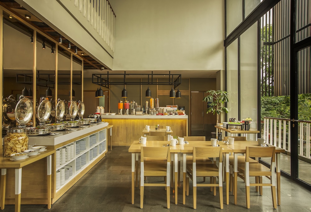 Up-Peak Hotel Simpang Lima Semarang Powered by Archipelago 29/33